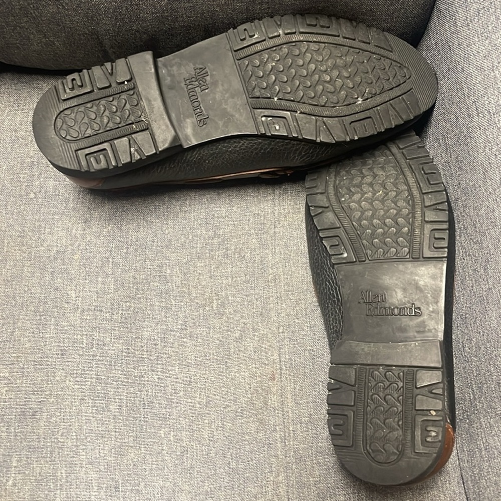 Allen Edmonds Nashua Tassel Loafer in Black & Brown - Picture 8 of 10